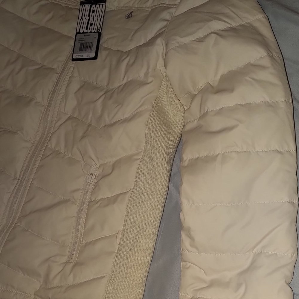 Volcom - Picture 3 of 4